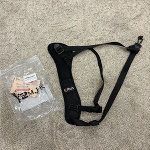 Black DSLR Camera Sling Strap – Adjustable Crossbody